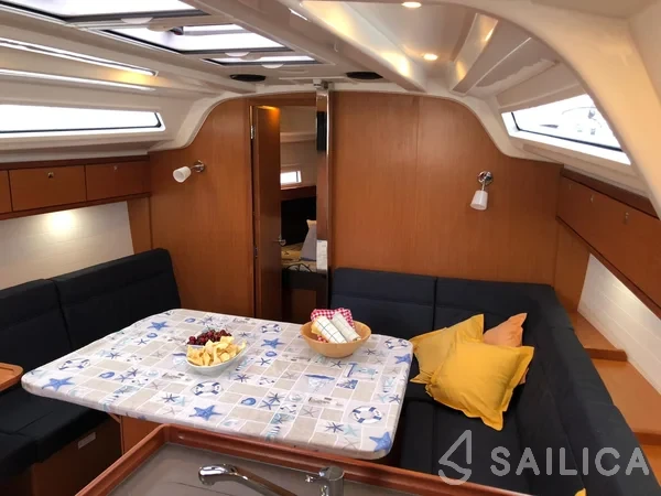 Bavaria 37 Cruiser - Photo #33 Bavaria 37 Cruiser - Yacht Charter Sailica