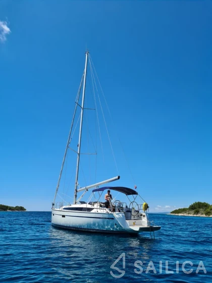 Bavaria 37 Cruiser - Photo #26 Bavaria 37 Cruiser - Yacht Charter Sailica
