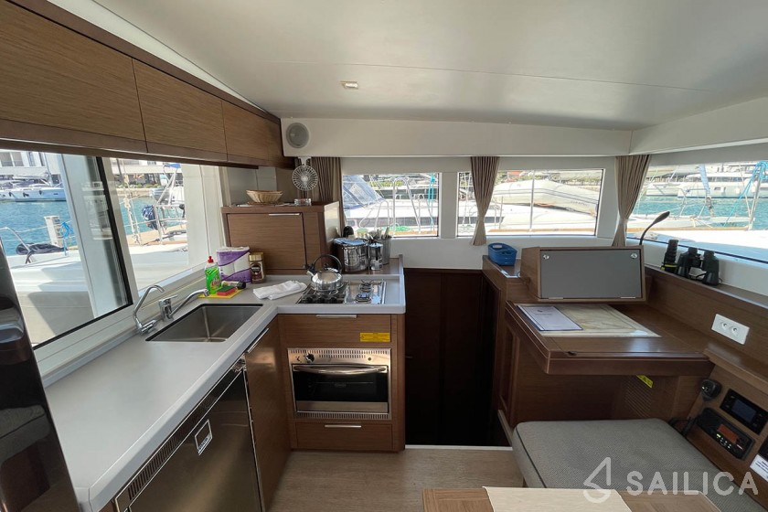 Lagoon 40 - Yacht Charter Sailica