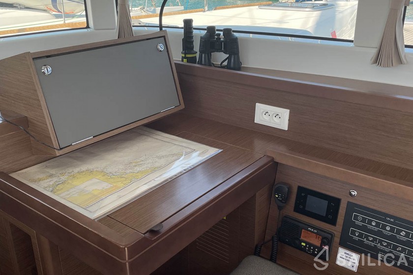 Lagoon 40 - Yacht Charter Sailica