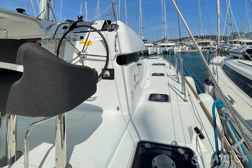 Lagoon 40 - Yacht Charter Sailica