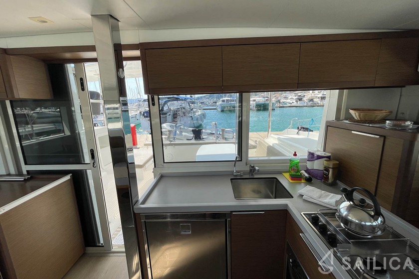 Lagoon 40 - Yacht Charter Sailica