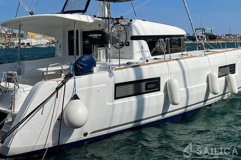 Lagoon 40 - Yacht Charter Sailica