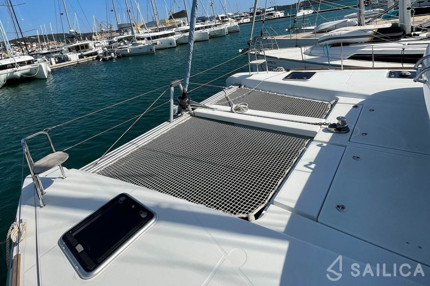 Lagoon 40 - Yacht Charter Sailica