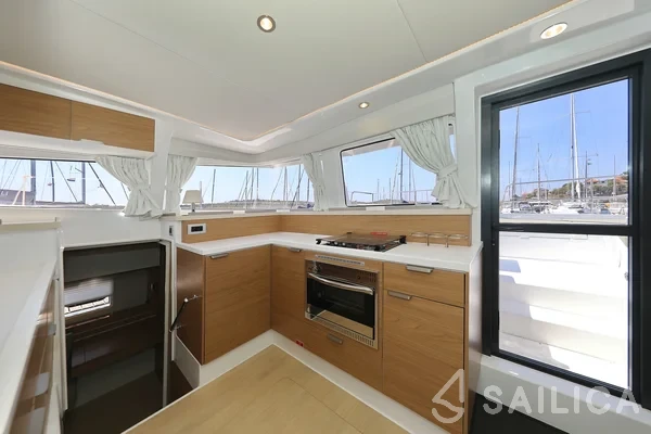 Bali 4.2 - Yacht Charter Sailica