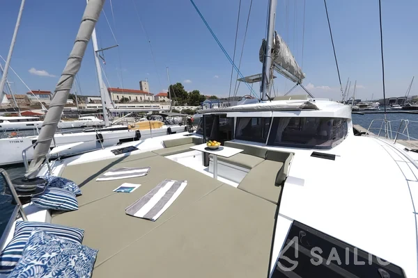 Bali 4.2 - Yacht Charter Sailica