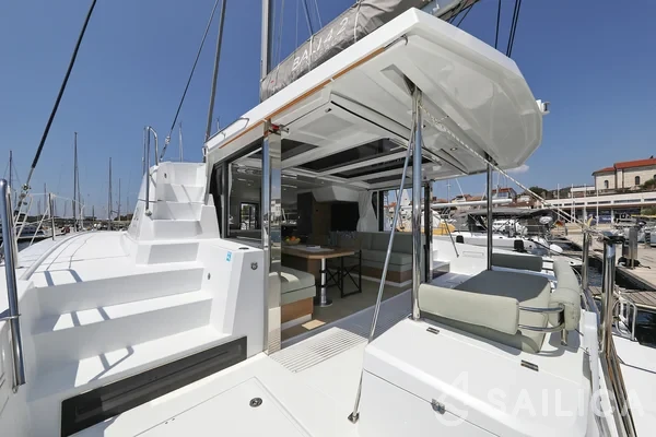 Bali 4.2 - Yacht Charter Sailica