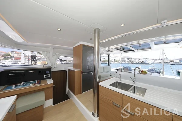 Bali 4.2 - Yacht Charter Sailica