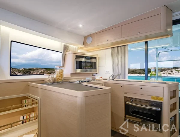 Lagoon 42 - Yacht Charter Sailica