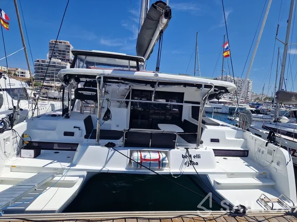 Lagoon 42 - Yacht Charter Sailica