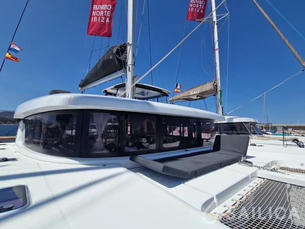 Lagoon 42 - Yacht Charter Sailica