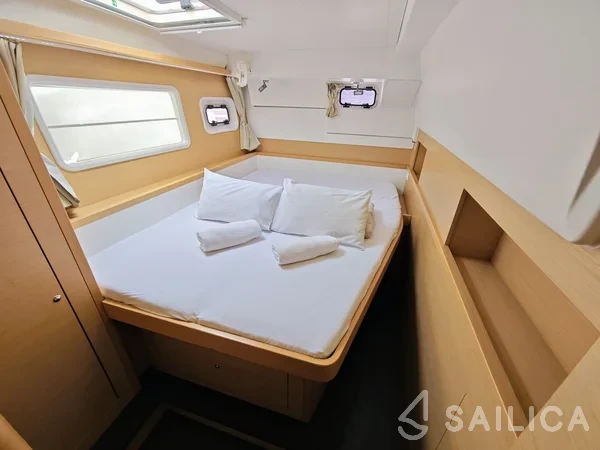 Lagoon 400 S2 - Yacht Charter Sailica