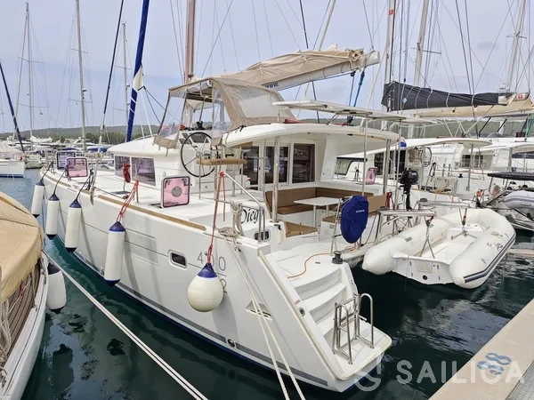 Lagoon 400 S2 - Yacht Charter Sailica