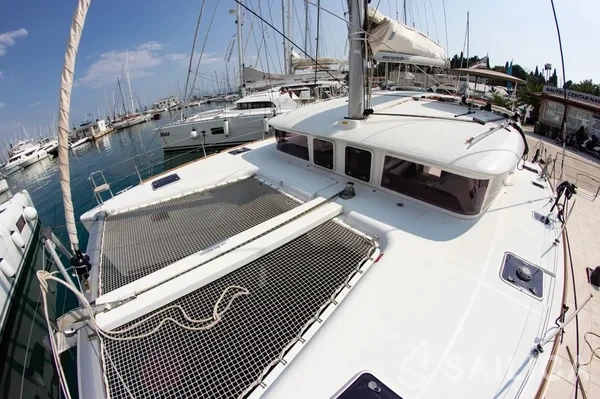 Lagoon 400 S2 - Yacht Charter Sailica