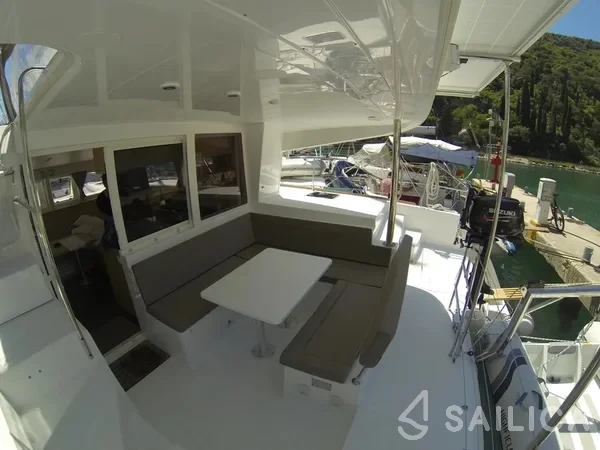 Lagoon 400 S2 - Yacht Charter Sailica