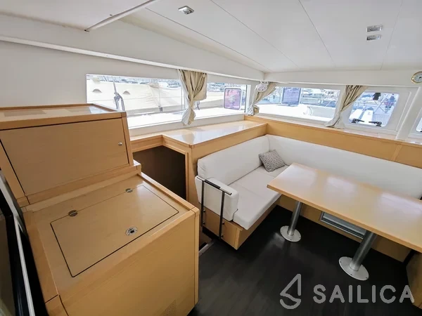 Lagoon 400 S2 - Yacht Charter Sailica