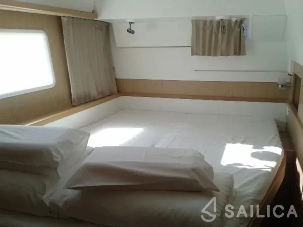 Lagoon 400 S2 - Yacht Charter Sailica