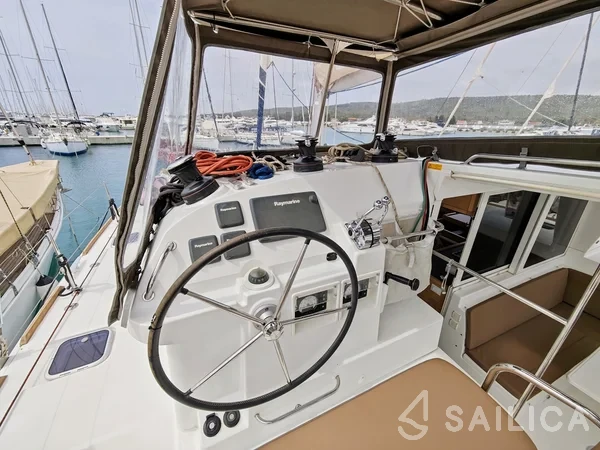 Lagoon 400 S2 - Yacht Charter Sailica