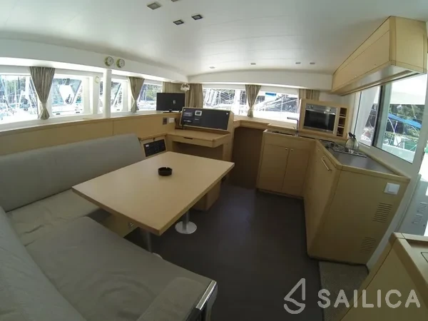 Lagoon 400 S2 - Yacht Charter Sailica
