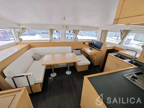 Lagoon 400 S2 - Yacht Charter Sailica