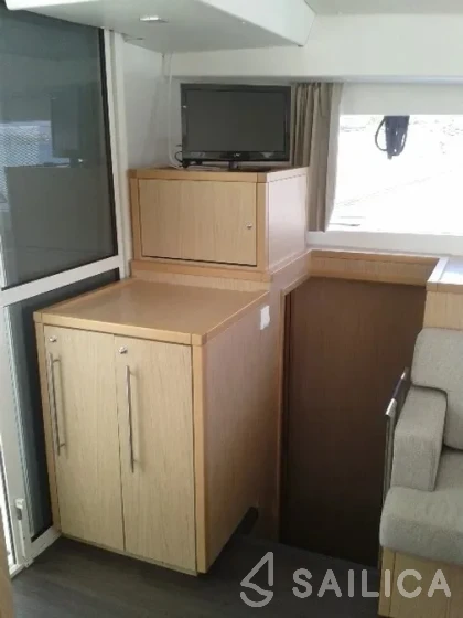 Lagoon 400 S2 - Yacht Charter Sailica