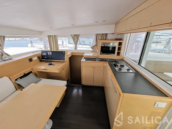 Lagoon 400 S2 - Yacht Charter Sailica