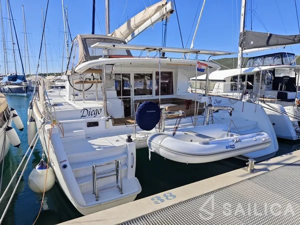 Lagoon 400 S2 - Yacht Charter Sailica