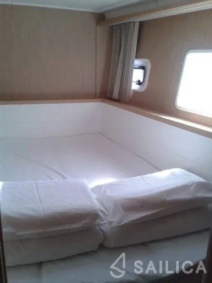 Lagoon 400 S2 - Yacht Charter Sailica