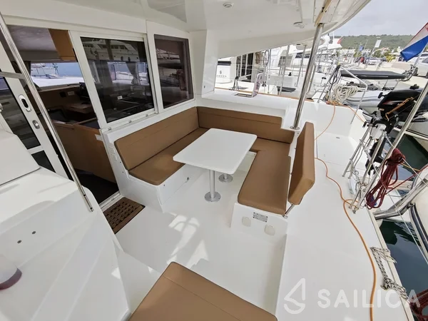 Lagoon 400 S2 - Yacht Charter Sailica