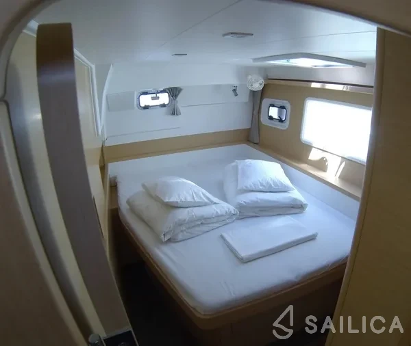 Lagoon 400 S2 - Yacht Charter Sailica
