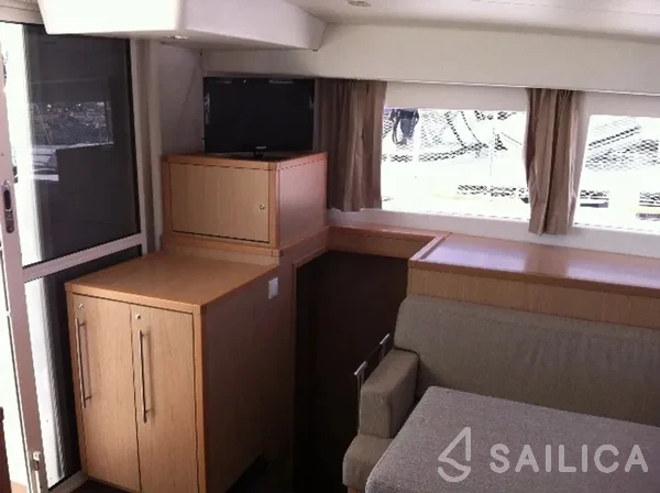 Lagoon 400 S2 - Yacht Charter Sailica