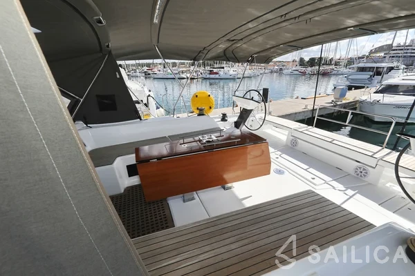 Dufour 530 - Photo #32 Dufour 530 - Yacht Charter Sailica