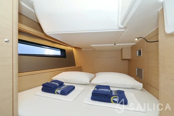 Dufour 44 - Photo #50 Dufour 44 - Yacht Charter Sailica