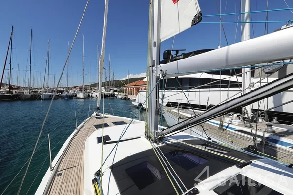 Dufour 44 - Photo #35 Dufour 44 - Yacht Charter Sailica
