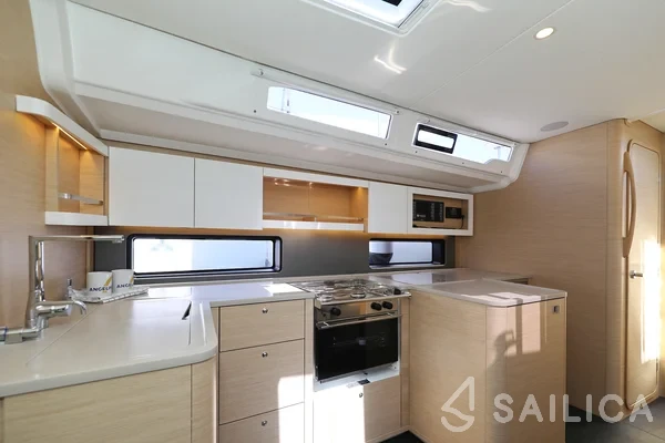 Dufour 44 - Photo #45 Dufour 44 - Yacht Charter Sailica