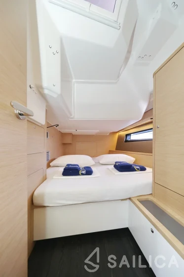 Dufour 44 - Photo #51 Dufour 44 - Yacht Charter Sailica