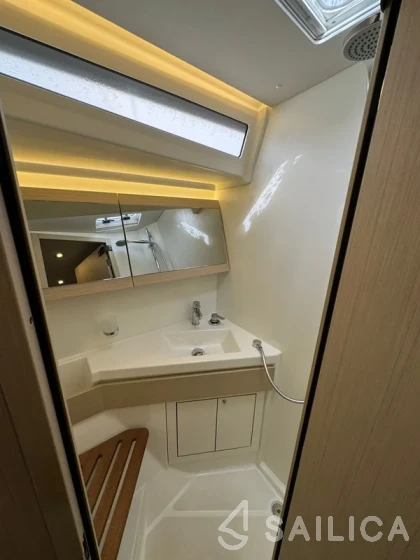 Oceanis 46.1 - Yacht Charter Sailica