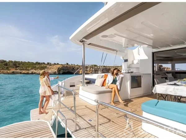 Lagoon 55 - Yacht Charter Sailica