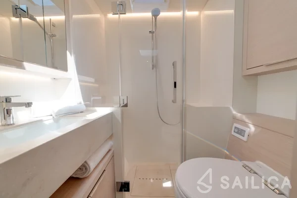 Lagoon 55 - Yacht Charter Sailica