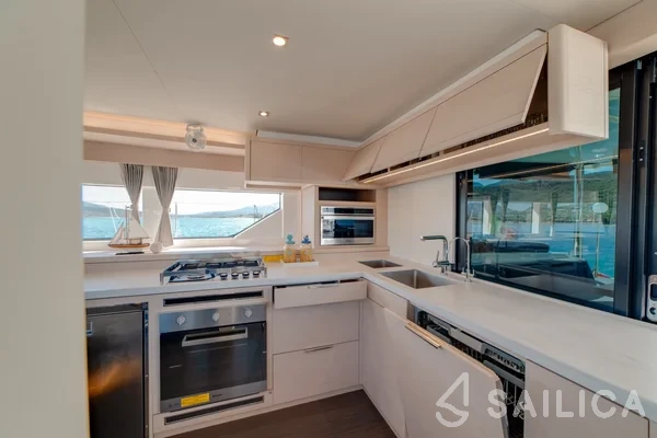 Lagoon 55 - Yacht Charter Sailica