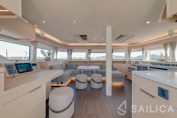 Lagoon 55 - Yacht Charter Sailica