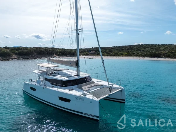 Astréa 42 - Yacht Charter Sailica