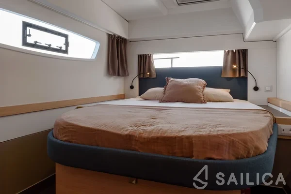 Astréa 42 - Yacht Charter Sailica