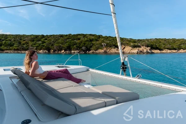 Astréa 42 - Yacht Charter Sailica