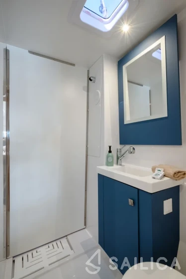 Astréa 42 - Yacht Charter Sailica