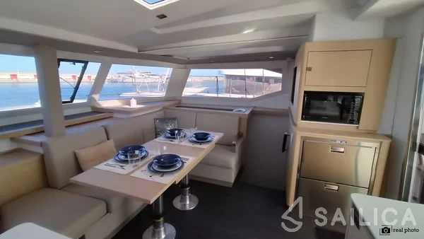 Astréa 42 - Yacht Charter Sailica