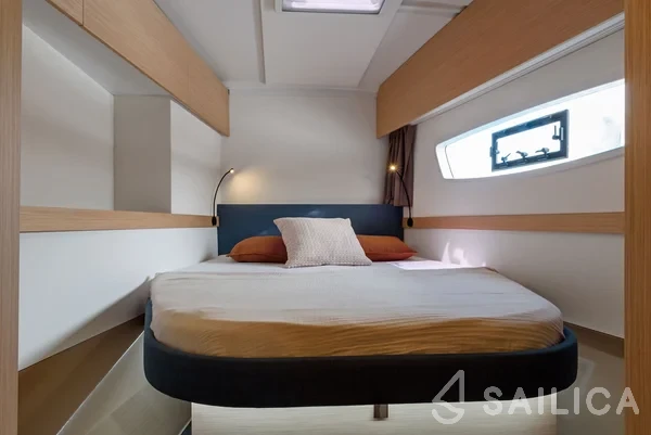 Astréa 42 - Yacht Charter Sailica