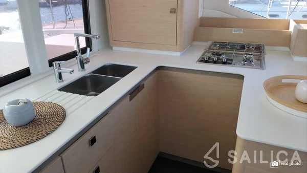 Astréa 42 - Yacht Charter Sailica