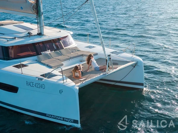 Astréa 42 - Yacht Charter Sailica