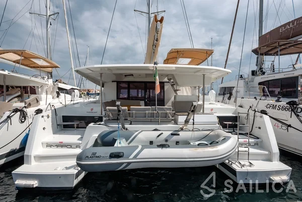 Astréa 42 - Yacht Charter Sailica